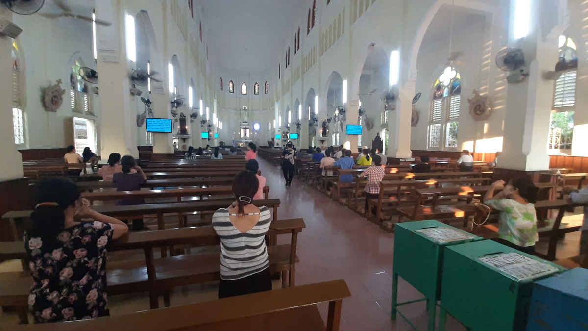 giao xu tai tp hcm dung to chuc thanh le, giao dan cau nguyen o nha hinh 2