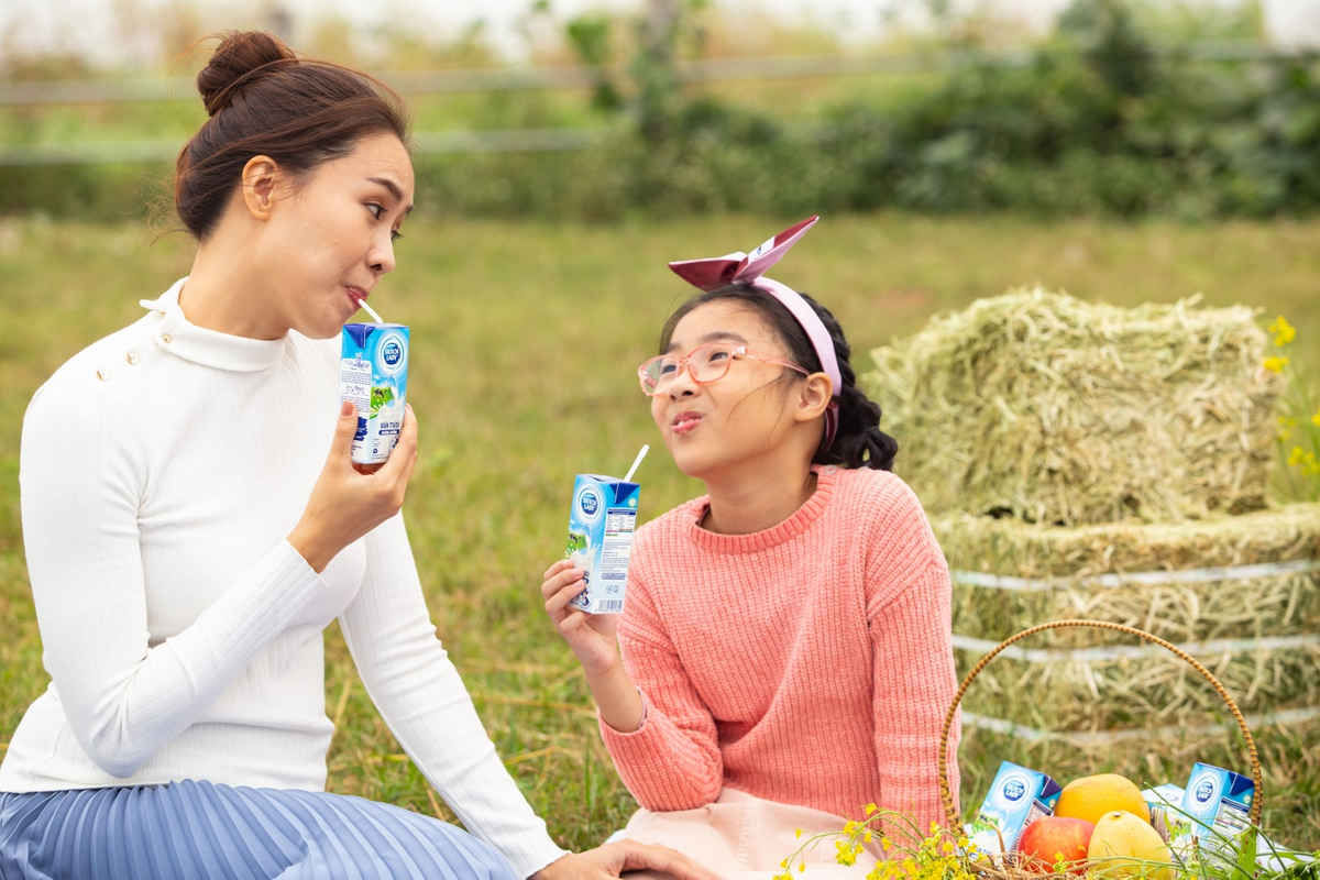 Trời v&agrave;o h&egrave;, mẹ đ&atilde; nắm kỹ c&aacute;ch bảo quản v&agrave; sử dụng sữa tươi an to&agrave;n? - 1