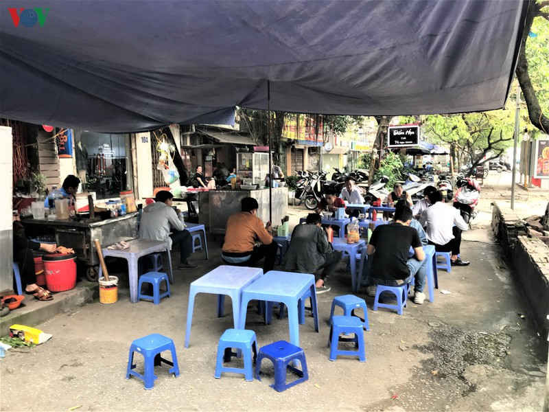 sáng nay, nhiều cửa hàng dịch vụ không thiết yếu ở hà nội vẫn mở cửa hình 3 sang nay, nhieu cua hang dich vu khong thiet yeu o ha noi van mo cua hinh 3