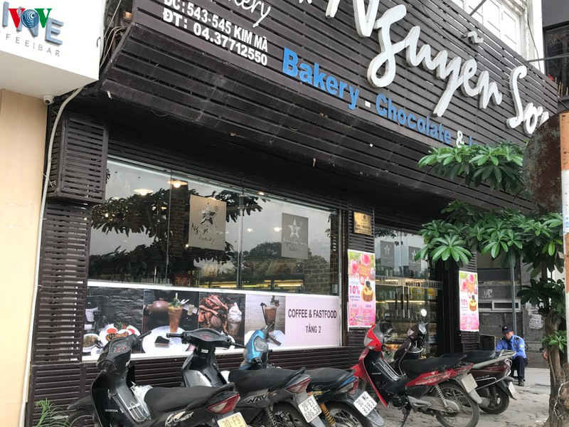 sáng nay, nhiều cửa hàng dịch vụ không thiết yếu ở hà nội vẫn mở cửa hình 5 sang nay, nhieu cua hang dich vu khong thiet yeu o ha noi van mo cua hinh 5