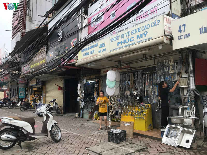 sáng nay, nhiều cửa hàng dịch vụ không thiết yếu ở hà nội vẫn mở cửa hình 8 sang nay, nhieu cua hang dich vu khong thiet yeu o ha noi van mo cua hinh 8