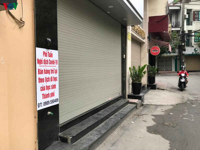 sáng nay, nhiều cửa hàng dịch vụ không thiết yếu ở hà nội vẫn mở cửa hình 13 sang nay, nhieu cua hang dich vu khong thiet yeu o ha noi van mo cua hinh 13