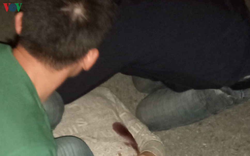 1 nguoi chet, 3 nguoi bi thuong sau cuoc au da trong dem hinh 1