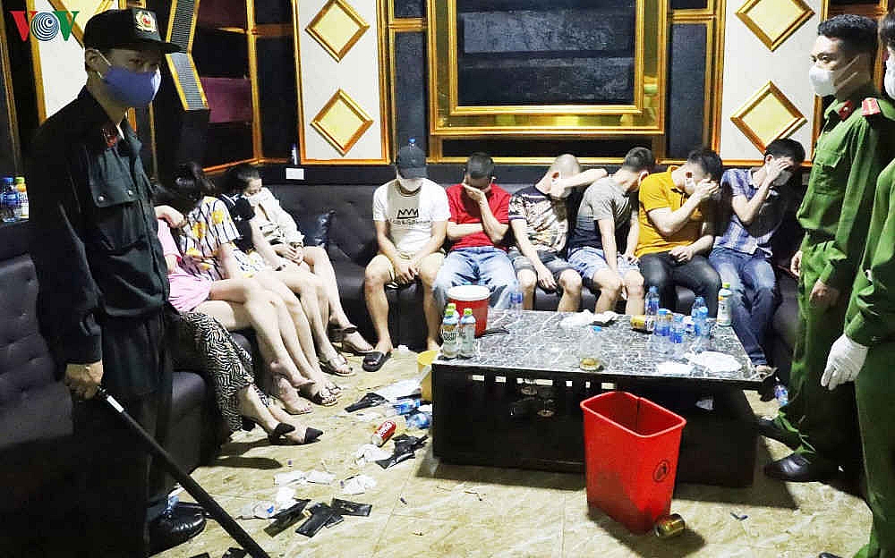 Treo biển "ngừng hoạt động", 76 đối tượng “mở tiệc” ma túy trong đêm