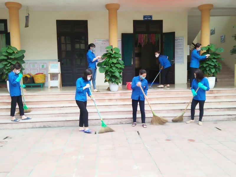 Ngo&agrave;i đẩy mạnh tuy&ecirc;n truyền, tuổi trẻ c&aacute;c đơn vị cũng c&oacute; những hoạt động thiết thực đẩy l&ugrave;i dịch bệnh
