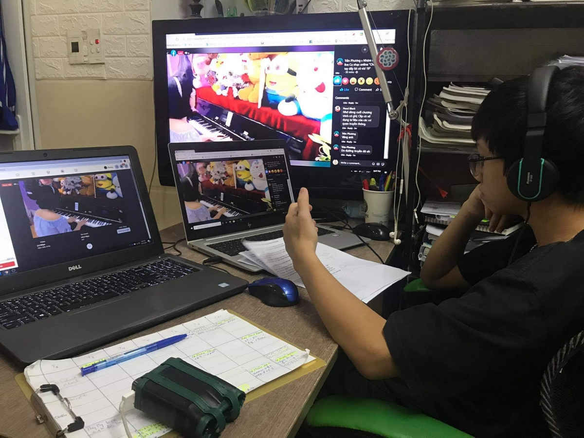 Em Ho&agrave;ng Minh, lớp 8B trường H&agrave; Nội - Amsterdam hỗ trợ kỹ thuật chương tr&igrave;nh