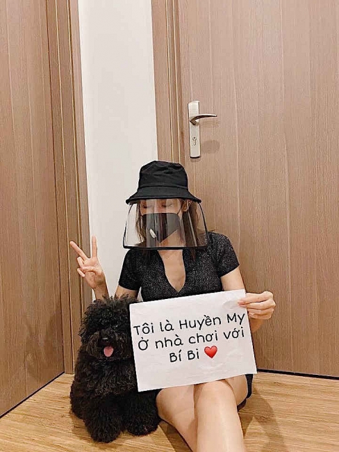 Người nổi tiếng hào hứng với trào lưu ghép tên ủng hộ “ở nhà là yêu nước”