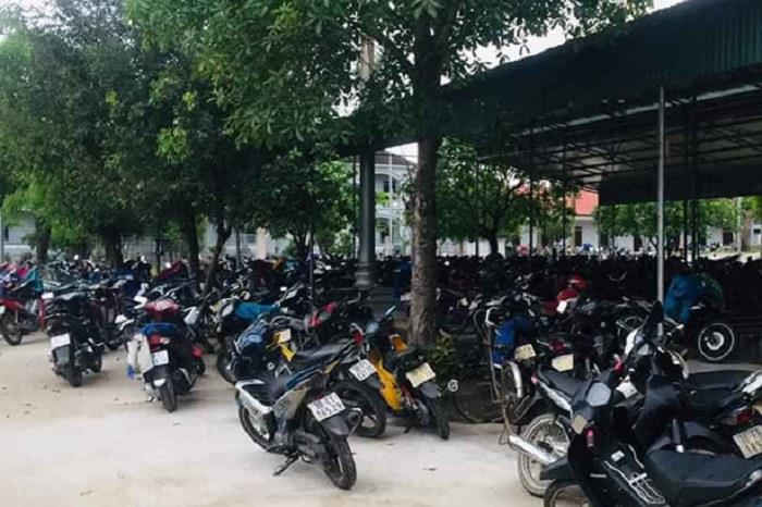 Đang c&aacute;ch ly to&agrave;n x&atilde; hội, nhiều gi&aacute;o xứ H&agrave; Tĩnh vẫn h&agrave;nh lễ với h&agrave;ng trăm người - 6