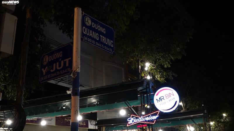 Ảnh: L&atilde;nh đạo Bu&ocirc;n Ma Thuột kiểm tra, xử l&yacute; c&aacute;c điểm tụ tập đ&ocirc;ng người - 9