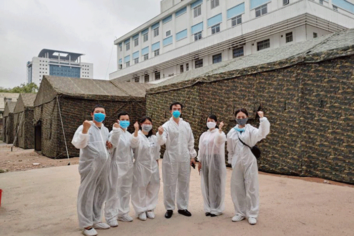 X&acirc;y dựng bệnh viện d&atilde; chiến trong BV Bạch Mai, sẵn s&agrave;ng cho t&igrave;nh huống xấu nhất - 1