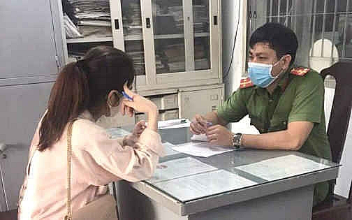 Phạt 2 trường hợp không đeo khẩu trang nơi công cộng