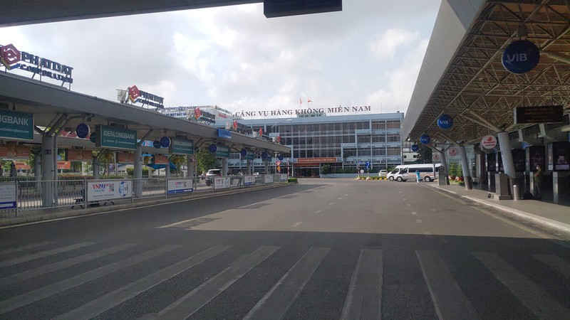 tp hcm: san bay, ben xe, nha ga tau hoa it nguoi di chuyen hinh 2