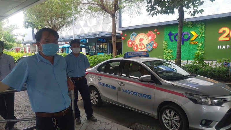 tp hcm: san bay, ben xe, nha ga tau hoa it nguoi di chuyen hinh 4