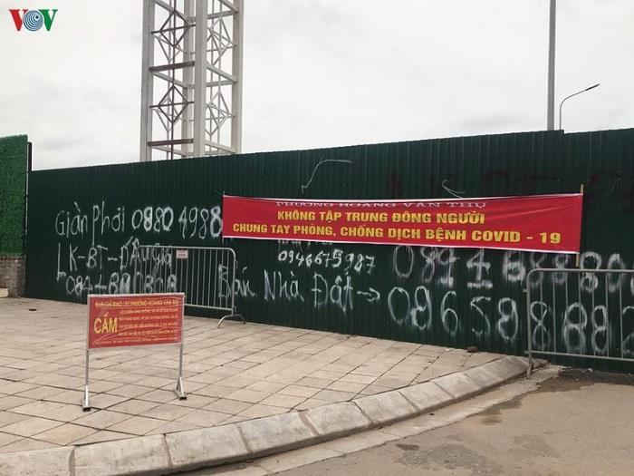 Hà Nội: Nhà nghỉ, cửa hàng không thiết yếu vẫn mở cửa - 1