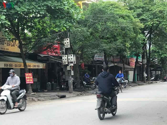 Hà Nội: Nhà nghỉ, cửa hàng không thiết yếu vẫn mở cửa - 4