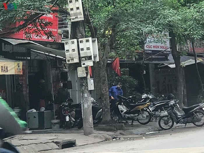Hà Nội: Nhà nghỉ, cửa hàng không thiết yếu vẫn mở cửa - 5