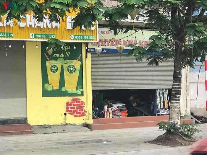 Hà Nội: Nhà nghỉ, cửa hàng không thiết yếu vẫn mở cửa - 11