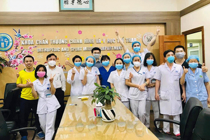 Nhiều người &acirc;m t&iacute;nh với virus corona, Bệnh viện Xanh P&ocirc;n gỡ phong tỏa - 1