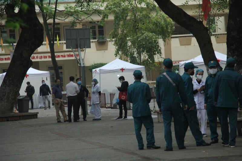 Ảnh: Trạm test nhanh 10 ph&uacute;t ở H&agrave; Nội mở cửa đ&oacute;n người d&acirc;n x&eacute;t nghiệm Covid-19 - 1