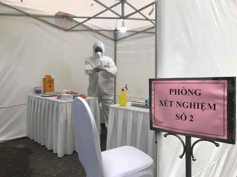Ảnh: Trạm test nhanh 10 ph&uacute;t ở H&agrave; Nội mở cửa đ&oacute;n người d&acirc;n x&eacute;t nghiệm Covid-19 - 5