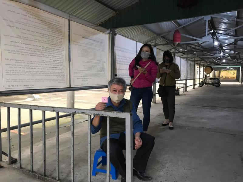 Ảnh: Trạm test nhanh 10 ph&uacute;t ở H&agrave; Nội mở cửa đ&oacute;n người d&acirc;n x&eacute;t nghiệm Covid-19 - 6