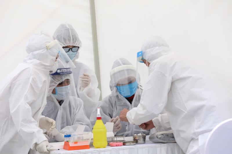 Ảnh: Trạm test nhanh 10 ph&uacute;t ở H&agrave; Nội mở cửa đ&oacute;n người d&acirc;n x&eacute;t nghiệm Covid-19 - 10