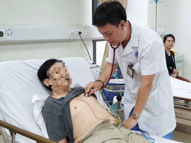 Những việc người cao tuổi cần làm để không bị COVID-19 tấn công - Ảnh 1 Những việc người cao tuổi cần làm để không bị COVID-19 tấn công - Ảnh 1