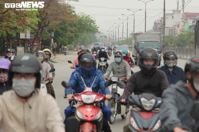 Đường phố Hà Nội vắng tanh trong ngày đầu cách ly toàn xã hội - 2