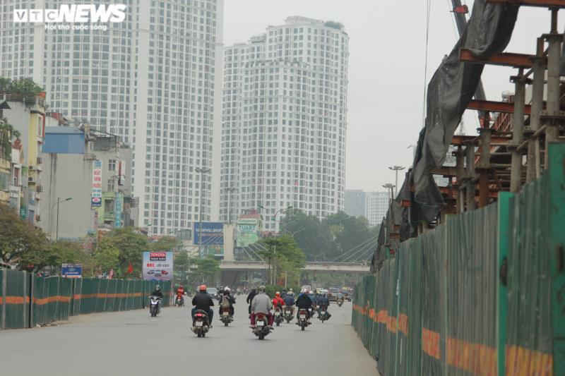 Đường phố Hà Nội vắng tanh trong ngày đầu cách ly toàn xã hội - 8