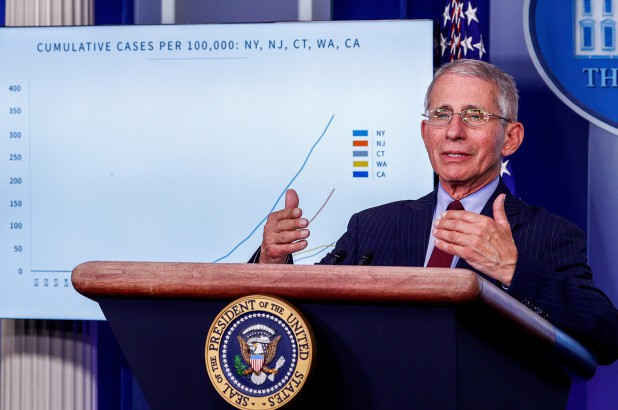 chuyen gia my phan bac nhan dinh sars-cov-2 co the ban xa 8 met hinh 1