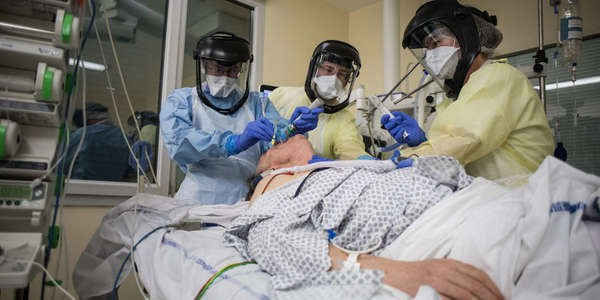 them hon 500 ca tu vong trong 24h vi covid-19, phap cho dinh dich hinh 1