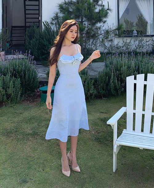 Mỹ nhân Việt lên đồ chất lừ dù hạn chế ra đường - Ảnh 1 Mỹ nhân Việt lên đồ chất lừ dù hạn chế ra đường - Ảnh 1