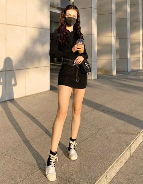 Mỹ nhân Việt lên đồ chất lừ dù hạn chế ra đường - Ảnh 10 Mỹ nhân Việt lên đồ chất lừ dù hạn chế ra đường - Ảnh 10