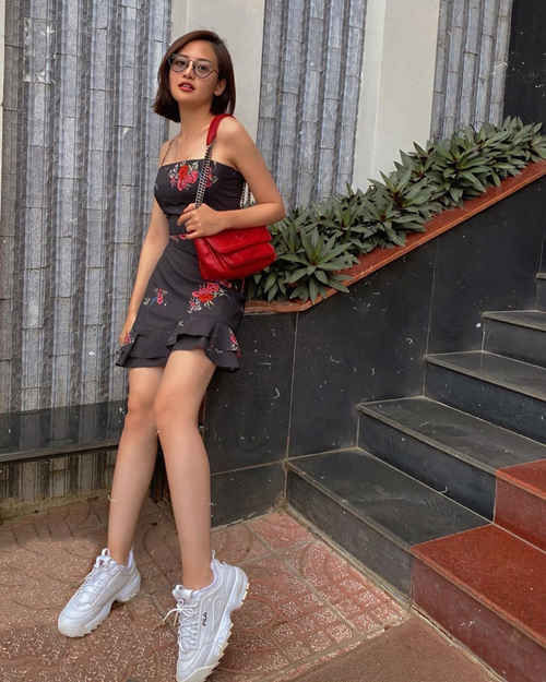 Mỹ nhân Việt lên đồ chất lừ dù hạn chế ra đường - Ảnh 12 Mỹ nhân Việt lên đồ chất lừ dù hạn chế ra đường - Ảnh 12