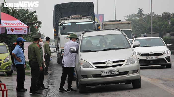 Chốt kiểm dịch ở Hải Phòng hiểu sai chỉ đạo, xe tải chở hàng phải quay đầu - 3