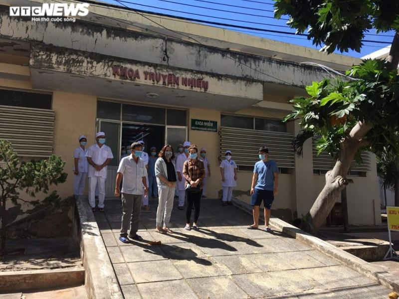 Th&ecirc;m 10 bệnh nh&acirc;n mắc Covid-19 khỏi bệnh - 2