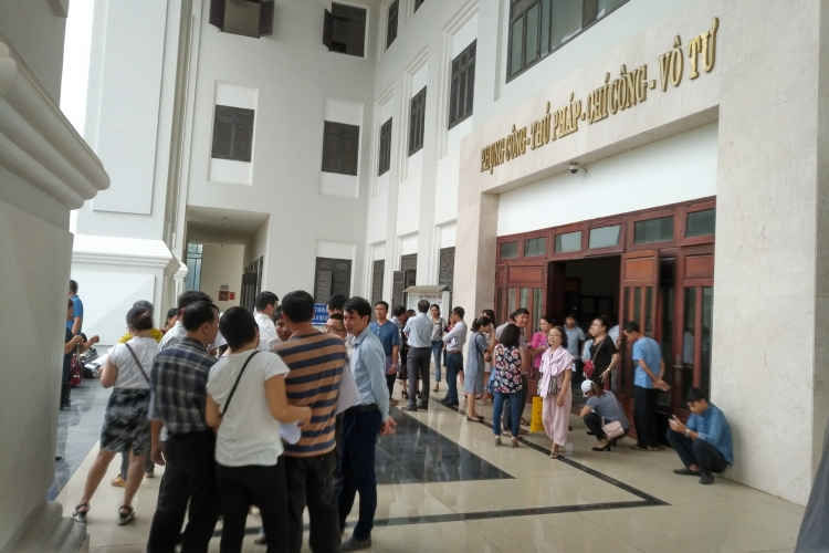 Bài 24 - Quảng Nam: Không nhận được sổ đỏ, 1000 người dân kiến nghị chuyển qua hình sự bai 24 quang nam khong nhan duoc so do 1000 nguoi dan kien nghi chuyen qua hinh su