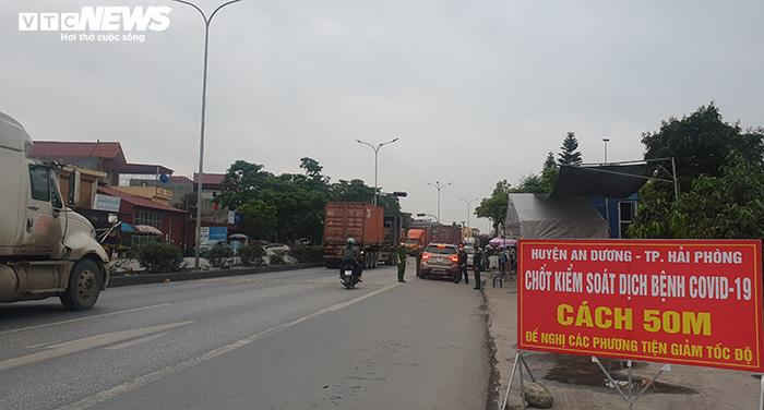 Xe tải chở h&agrave;ng v&agrave;o thẳng Hải Ph&ograve;ng kh&ocirc;ng phải kiểm so&aacute;t, quay đầu - 1