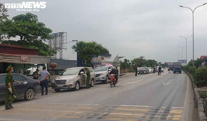 Xe tải chở h&agrave;ng v&agrave;o thẳng Hải Ph&ograve;ng kh&ocirc;ng phải kiểm so&aacute;t, quay đầu - 2