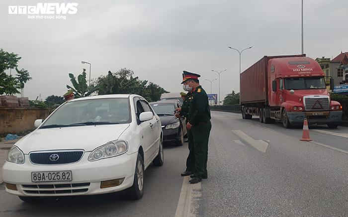 Xe tải chở h&agrave;ng v&agrave;o thẳng Hải Ph&ograve;ng kh&ocirc;ng phải kiểm so&aacute;t, quay đầu - 3
