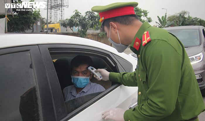 Xe tải chở h&agrave;ng v&agrave;o thẳng Hải Ph&ograve;ng kh&ocirc;ng phải kiểm so&aacute;t, quay đầu - 5