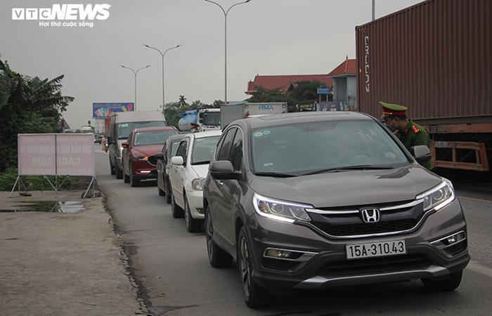 Xe tải chở h&agrave;ng v&agrave;o thẳng Hải Ph&ograve;ng kh&ocirc;ng phải kiểm so&aacute;t, quay đầu - 6