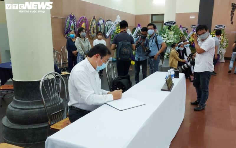 Xúc đ&ocirc;̣ng l&ecirc;̃ vi&ecirc;́ng 2 chi&ecirc;́n sĩ c&ocirc;ng an hy sinh khi truy bắt nhóm đua xe - 3