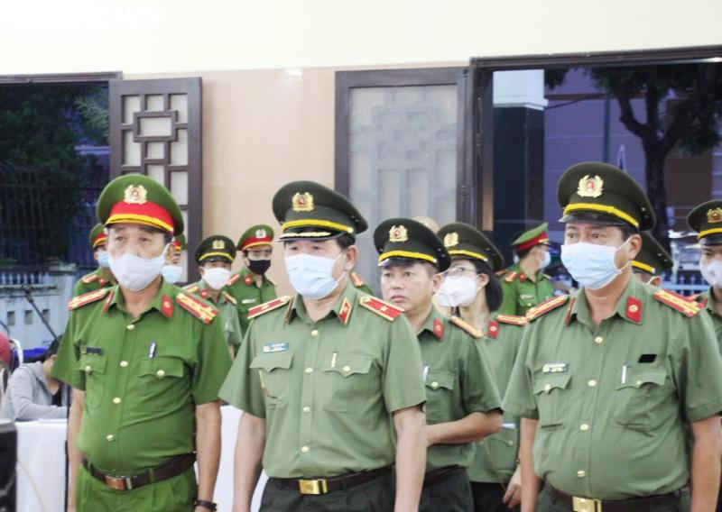 Xúc đ&ocirc;̣ng l&ecirc;̃ vi&ecirc;́ng 2 chi&ecirc;́n sĩ c&ocirc;ng an hy sinh khi truy bắt nhóm đua xe - 6