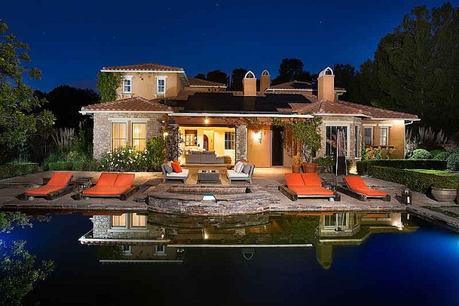 Ngất ngây với vẻ cổ điển trong căn biệt thự triệu đô của Selena Gomez