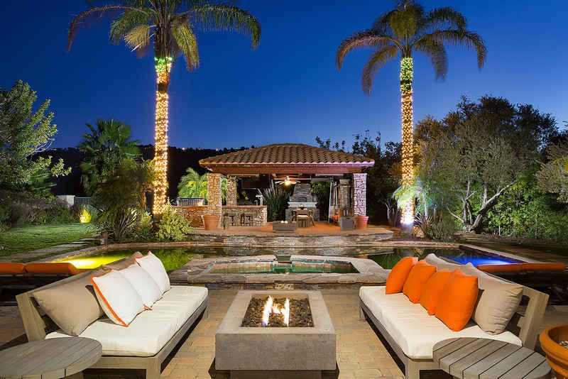 Ngất ngây với vẻ cổ điển trong căn biệt thự triệu đô của Selena Gomez - Ảnh 3. Ngất ngây với vẻ cổ điển trong căn biệt thự triệu đô của Selena Gomez - Ảnh 3.