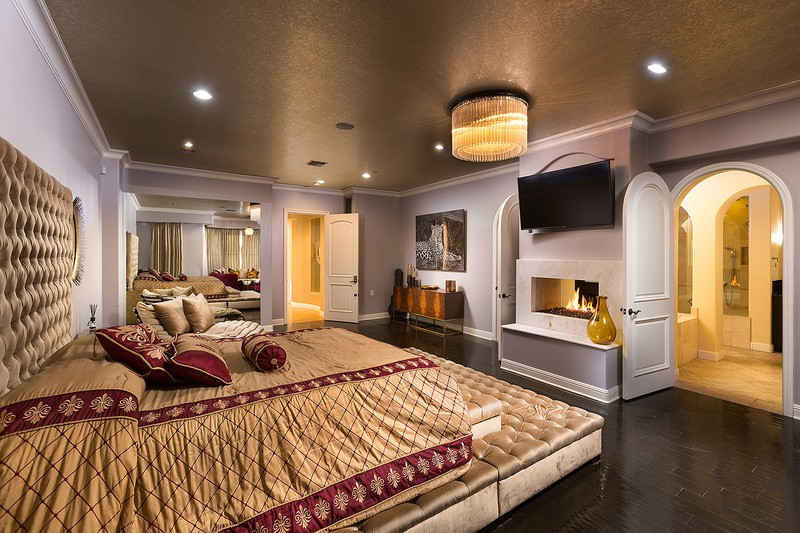 Ngất ngây với vẻ cổ điển trong căn biệt thự triệu đô của Selena Gomez - Ảnh 4. Ngất ngây với vẻ cổ điển trong căn biệt thự triệu đô của Selena Gomez - Ảnh 4.