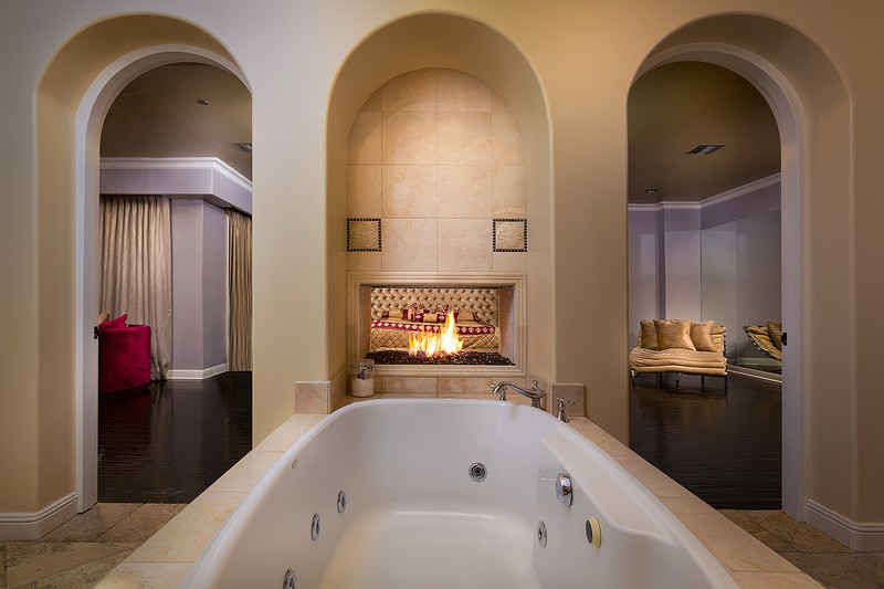 Ngất ngây với vẻ cổ điển trong căn biệt thự triệu đô của Selena Gomez - Ảnh 5. Ngất ngây với vẻ cổ điển trong căn biệt thự triệu đô của Selena Gomez - Ảnh 5.