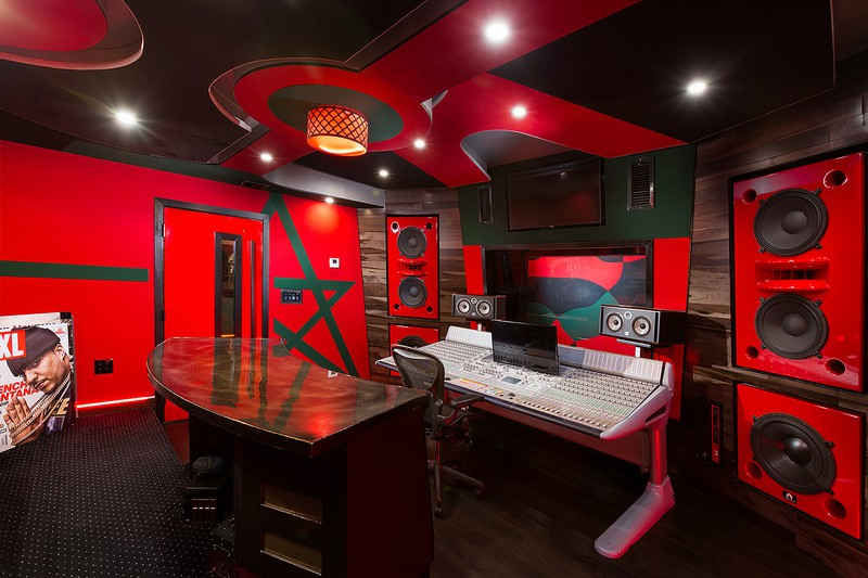 Ngất ngây với vẻ cổ điển trong căn biệt thự triệu đô của Selena Gomez - Ảnh 9. Ngất ngây với vẻ cổ điển trong căn biệt thự triệu đô của Selena Gomez - Ảnh 9.