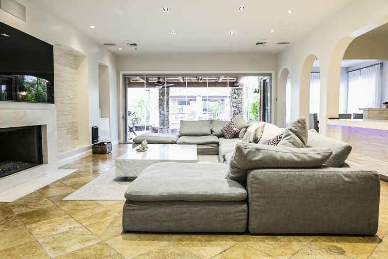 Ngất ngây với vẻ cổ điển trong căn biệt thự triệu đô của Selena Gomez - Ảnh 10. Ngất ngây với vẻ cổ điển trong căn biệt thự triệu đô của Selena Gomez - Ảnh 10.